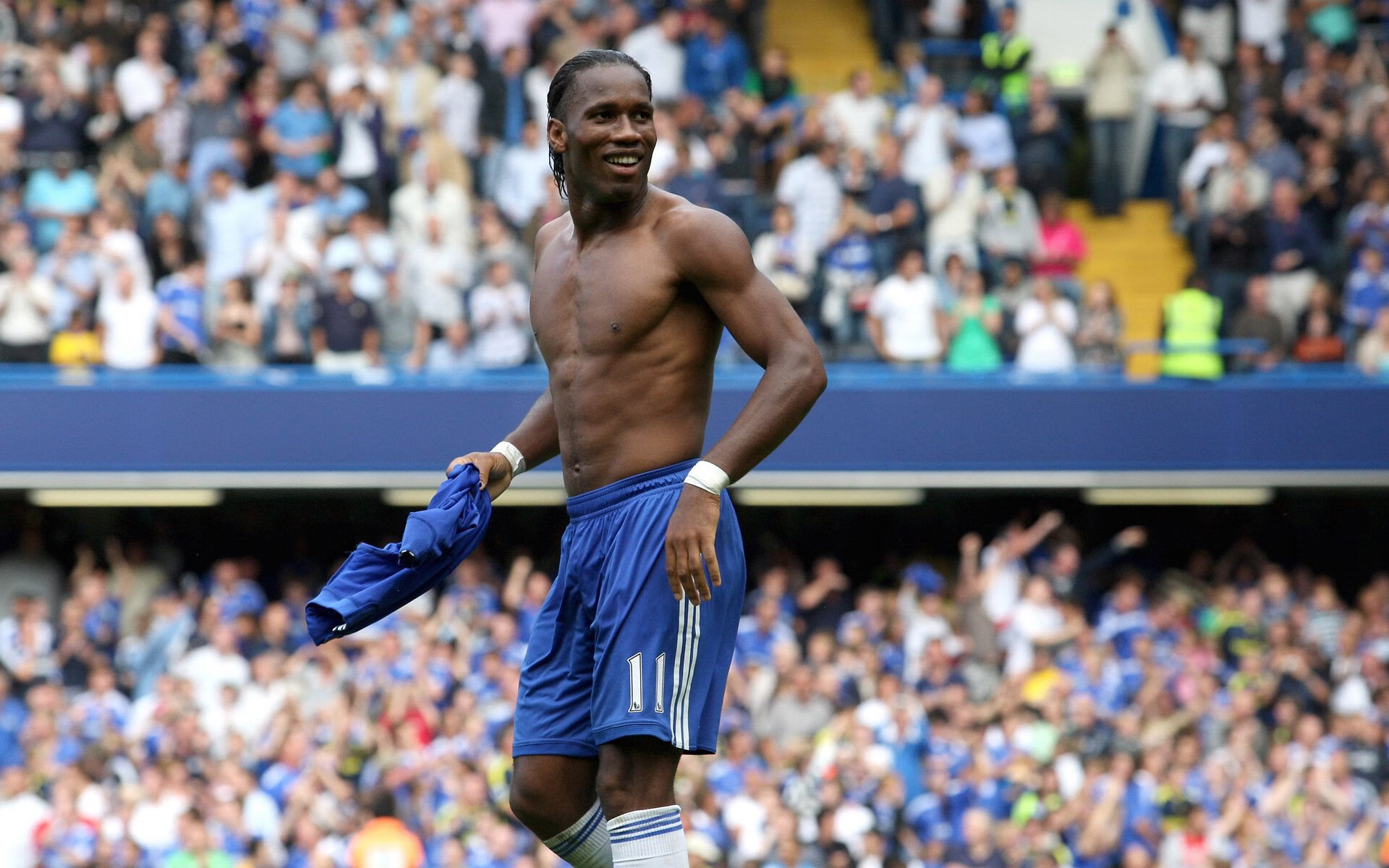 xingkong.com-WRC多车追逐战：激烈的超车瞬间