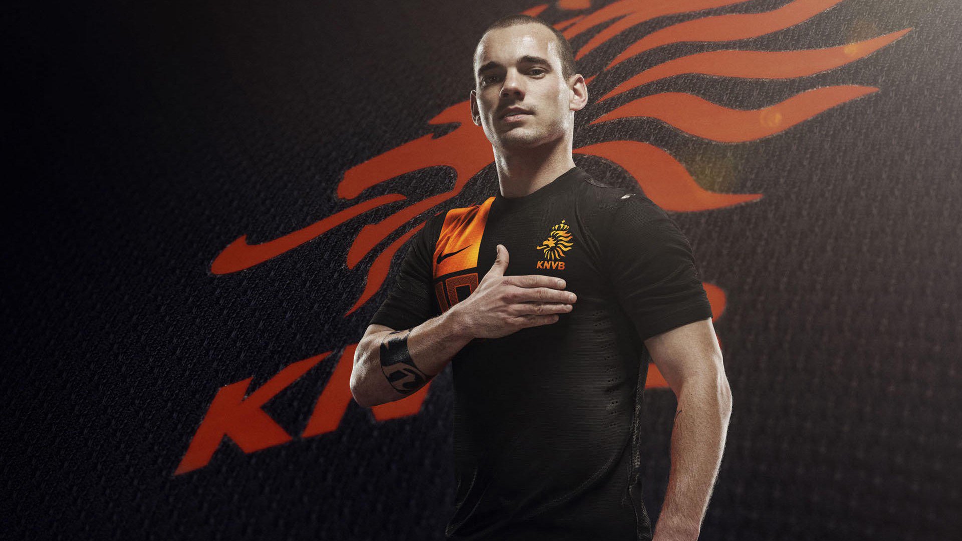 在季后赛关键战中,库里连续三场“疯狂三分”,帮助勇士一路高歌!